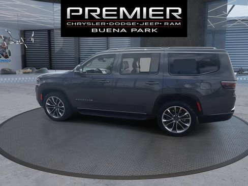 Used 2024 Jeep Wagoneer Series II w/ Premium Group I RWD image 5