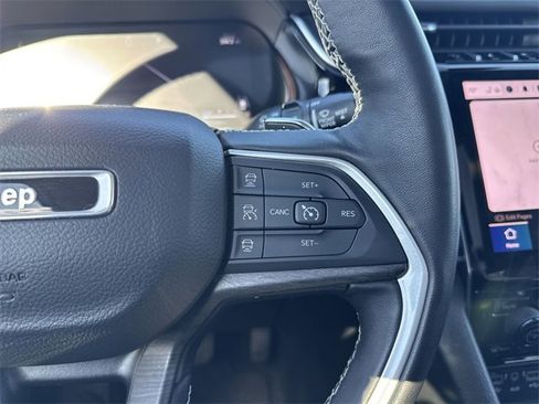 Used 2022 Jeep Grand Cherokee L Limited w/ Luxury Tech Group II image 17