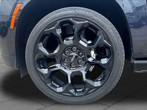 Used 2025 GMC Yukon Denali Ultimate w/ LPO, Floor Liner Package AWD/4WD image 11