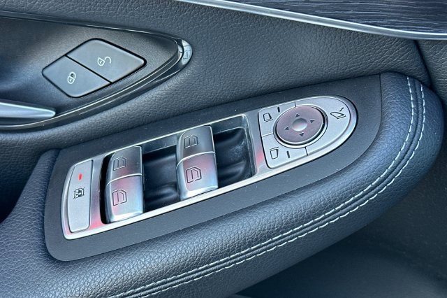 Used 2022 Mercedes-Benz GLC 300 4MATIC image 13