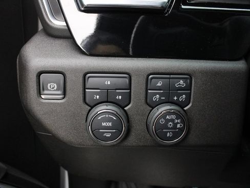 Used 2025 Chevrolet Silverado 2500 LT w/ Z71 Chrome Sport Edition AWD/4WD image 9