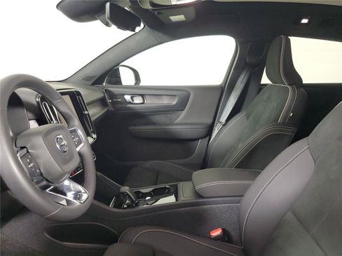 Certified 2024 Volvo C40 P8 Recharge Ultimate w/ Protection Package Premier RWD image 22
