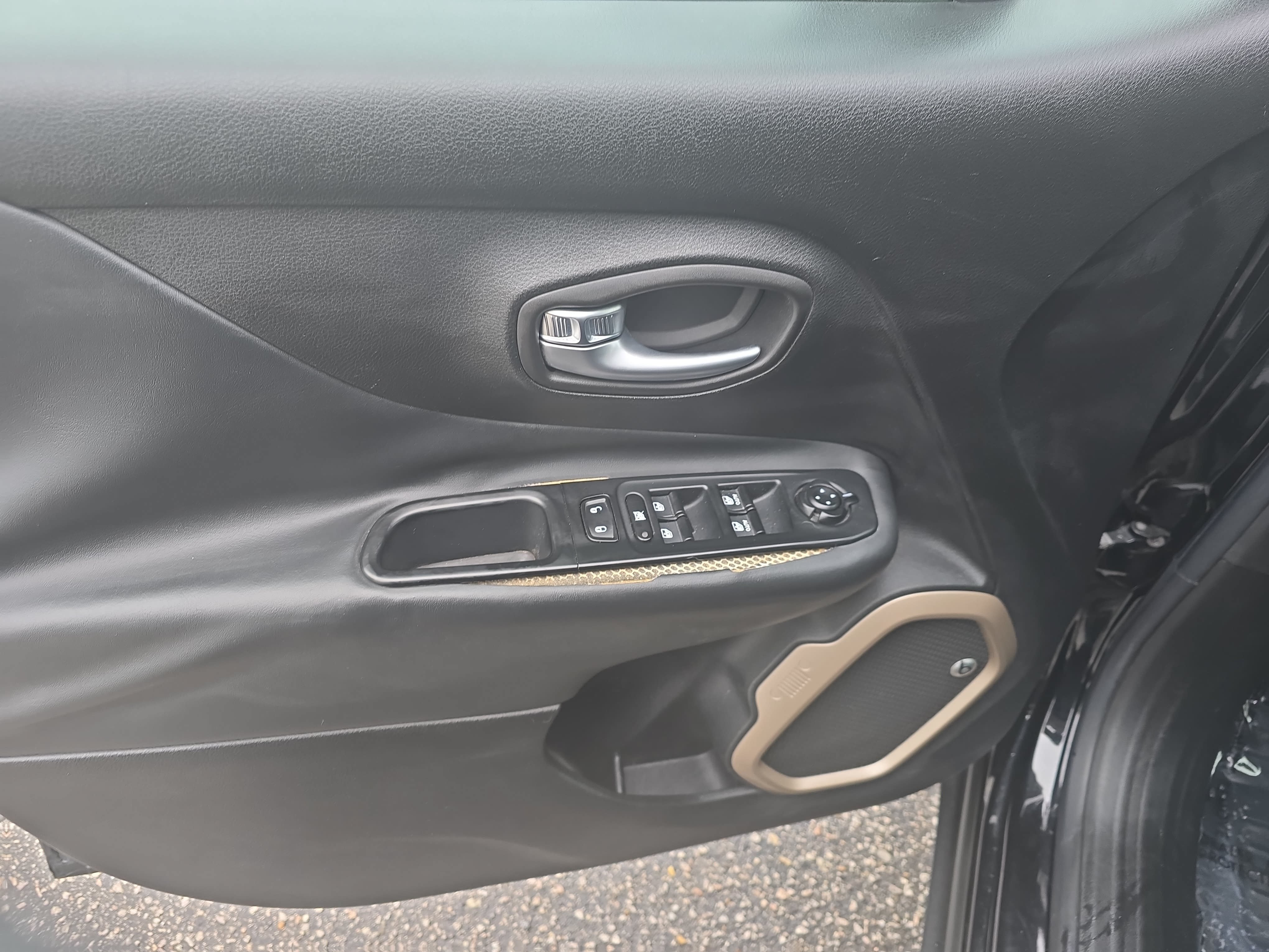 Used 2016 Jeep Renegade 75th Anniversary FWD image 26