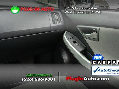 Used 2012 Toyota Prius Three w/ Solar Roof Pkg FWD image 15