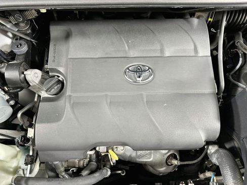 Used 2016 Toyota Sienna XLE w/ XLE Navigation Package FWD image 32