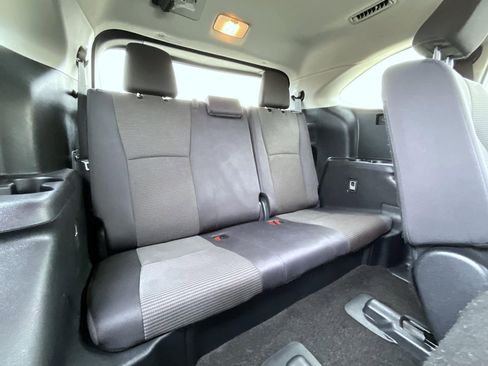 Used 2024 Toyota Highlander LE image 19