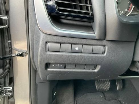 Used 2021 Nissan Rogue SV FWD image 9