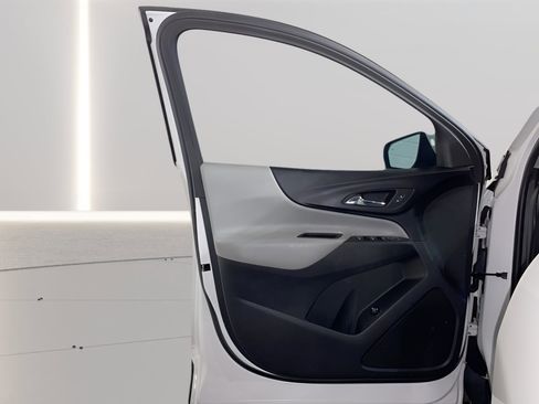 Used 2018 Chevrolet Equinox LT image 10