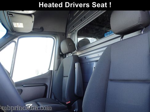 Used 2024 Mercedes-Benz Sprinter 2500 image 8