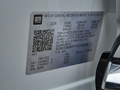 New 2026 Chevrolet Equinox EV LT w/ Convenience Package II FWD image 24