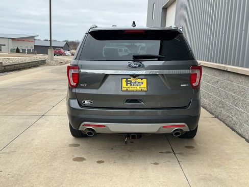 Used 2016 Ford Explorer XLT image 5