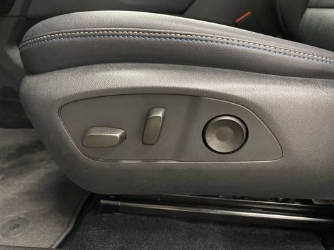 Used 2025 Chevrolet Equinox EV LT w/ Convenience Package image 14