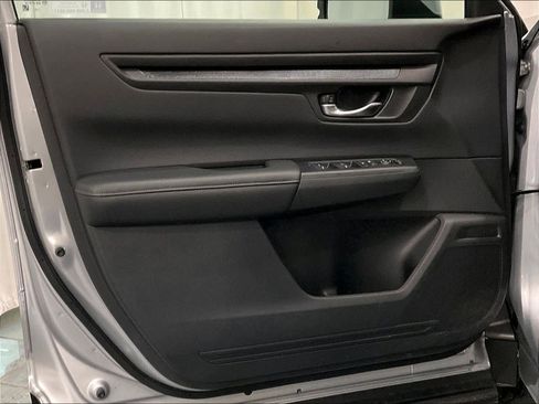 Used 2025 Honda CR-V LX image 9