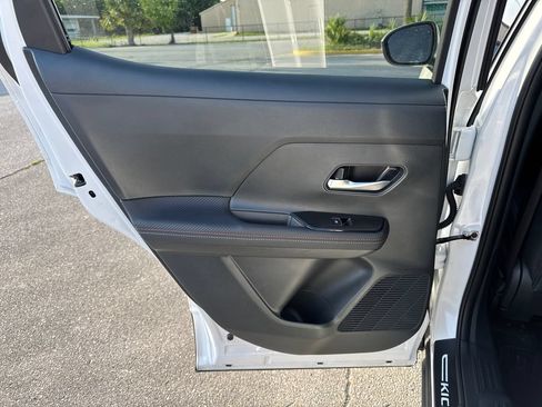 Used 2025 Nissan Kicks SR w/ SR Premium Package FWD image 13