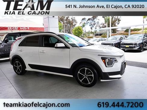 Certified 2025 Kia Niro EX w/ EX Cold Weather Package FWD image 9