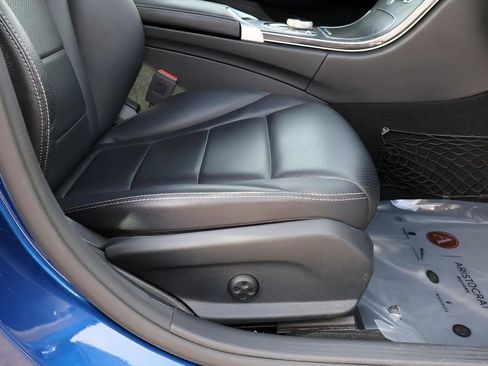 Used 2019 Mercedes-Benz C 300 4MATIC Sedan image 12