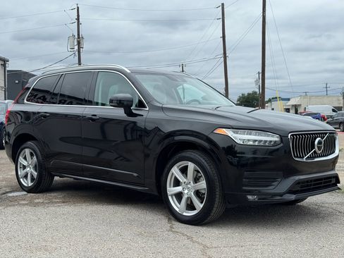 Used 2021 Volvo XC90 T5 Momentum w/ Climate Package FWD image 9