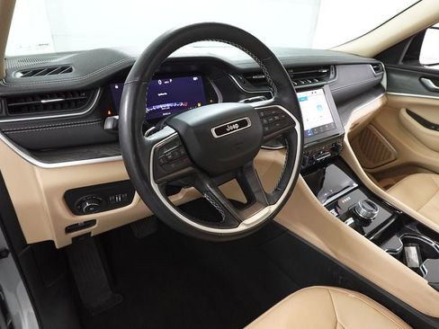 Used 2022 Jeep Grand Cherokee L Limited image 9