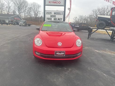 Used 2012 Volkswagen Beetle Launch Edition image 5