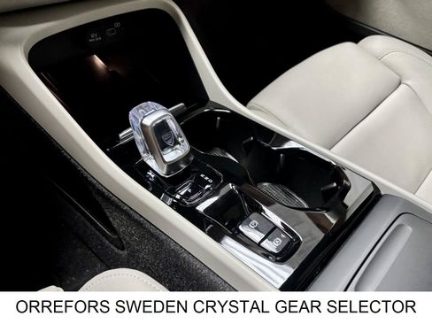Used 2024 Volvo XC40 B5 Ultimate w/ Protection Package Premier AWD/4WD image 30