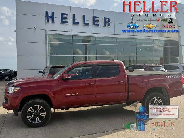 Used 2016 Toyota Tacoma TRD Sport AWD/4WD image 1