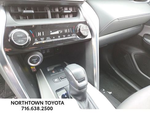 Used 2023 Toyota Venza LE image 39