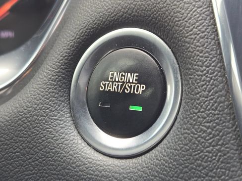 Used 2023 Chevrolet Traverse RS FWD image 16