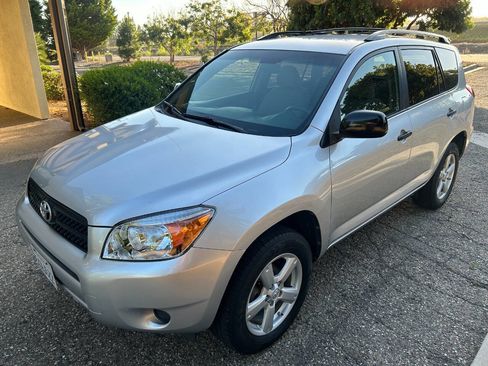 Used 2007 Toyota RAV4 2WD image 3