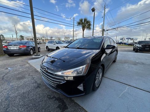 Used 2019 Hyundai Elantra SEL image 2