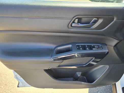 Used 2024 Nissan Pathfinder SV FWD image 22