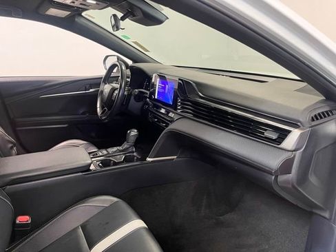Used 2025 Toyota Camry SE FWD image 11