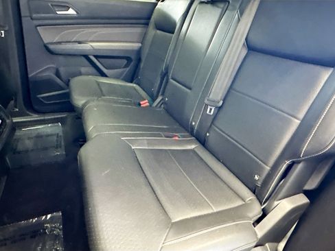 Used 2021 Volkswagen Atlas SE w/ Towing Package image 18