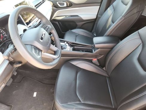 Used 2025 Jeep Compass Limited AWD/4WD image 16