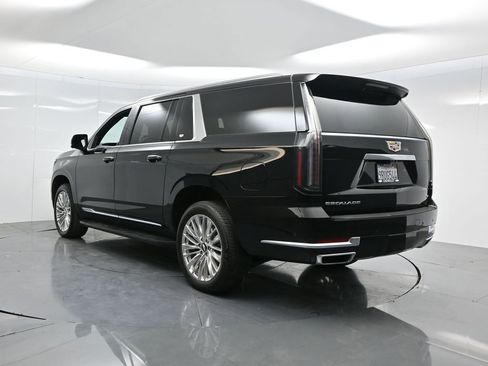 Used 2025 Cadillac Escalade ESV Premium Luxury image 6