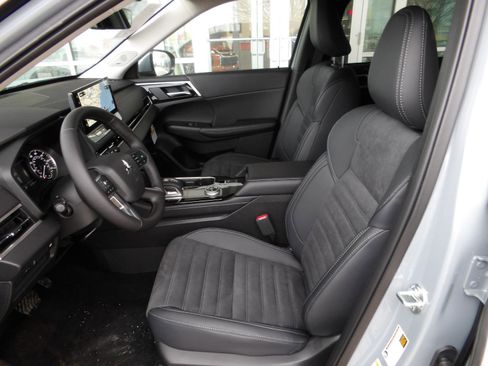 New 2026 Mitsubishi Outlander SE image 15