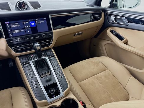 Used 2020 Porsche Macan image 25