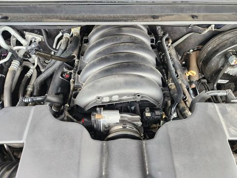 Used 2020 Chevrolet Suburban LT w/ RST Edition RWD image 22