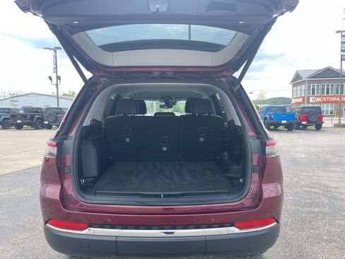 Used 2023 Jeep Grand Cherokee Limited AWD/4WD image 17