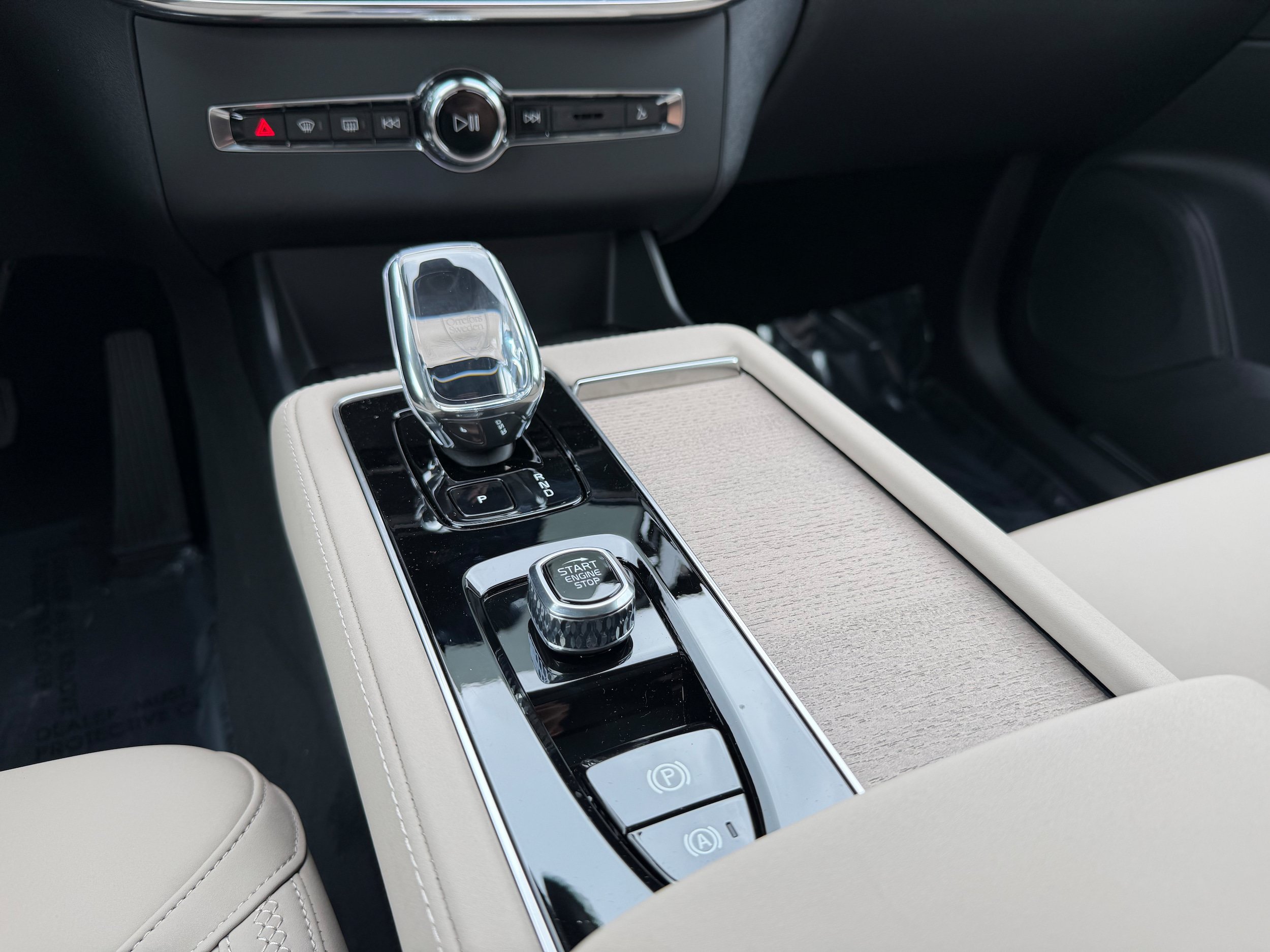 New 2026 Volvo XC90 B6 Plus w/ Protection Package Premier AWD/4WD image 14