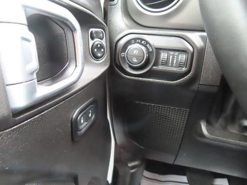 Used 2022 Jeep Gladiator Sport AWD/4WD image 31
