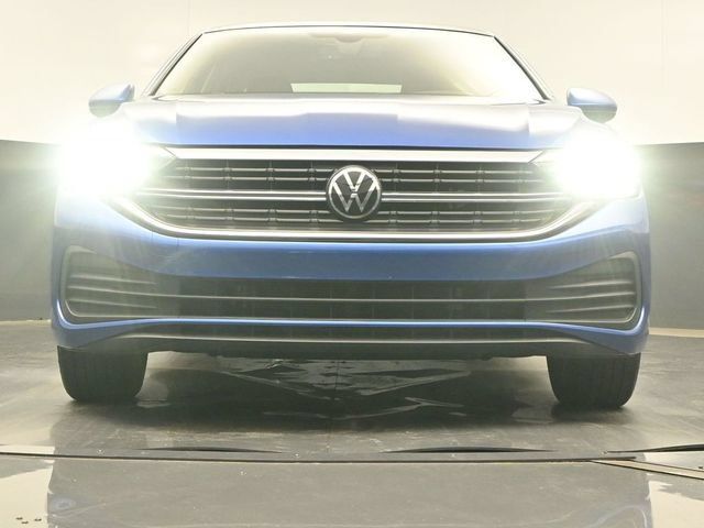 Used 2024 Volkswagen Jetta SE w/ Panoramic Sunroof Package FWD image 19