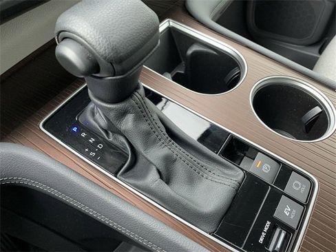 Used 2024 Toyota Sienna LE image 25