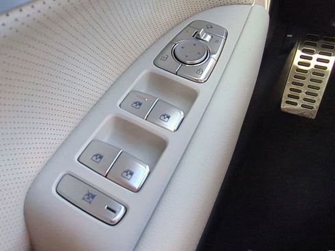 Certified 2025 Genesis G70 2.5T w/ Sport Prestige Package image 24