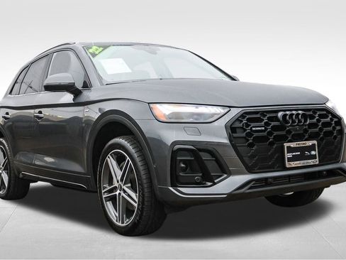 Used 2022 Audi Q5 e Prestige w/ Prestige Package image 3