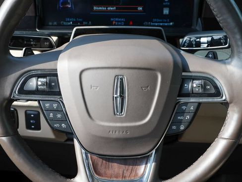 Certified 2022 Lincoln Navigator Reserve AWD/4WD image 10