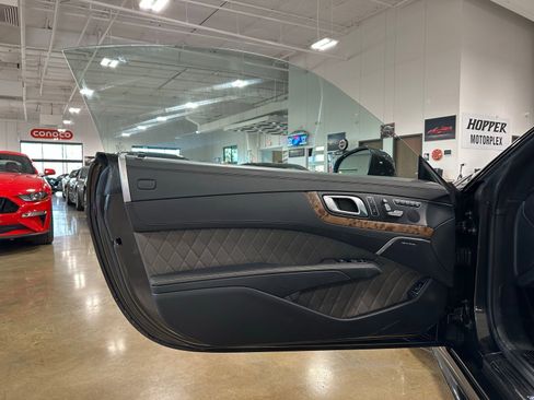 Used 2020 Mercedes-Benz SL 550 image 18