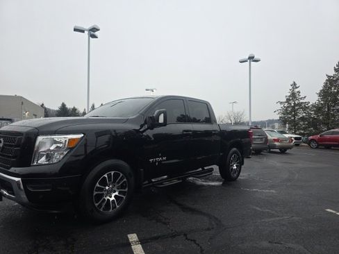 Certified 2024 Nissan Titan SV w/ SV Convenience Package image 9