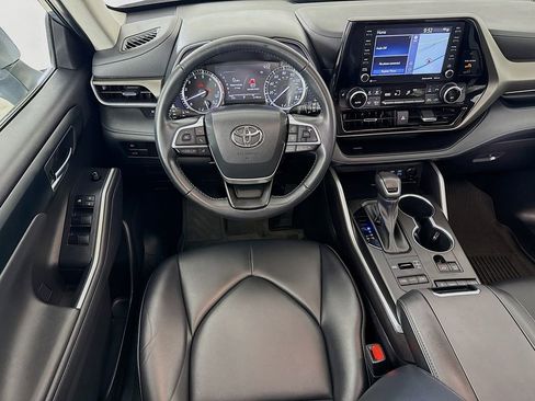 Used 2022 Toyota Highlander XLE AWD/4WD image 24
