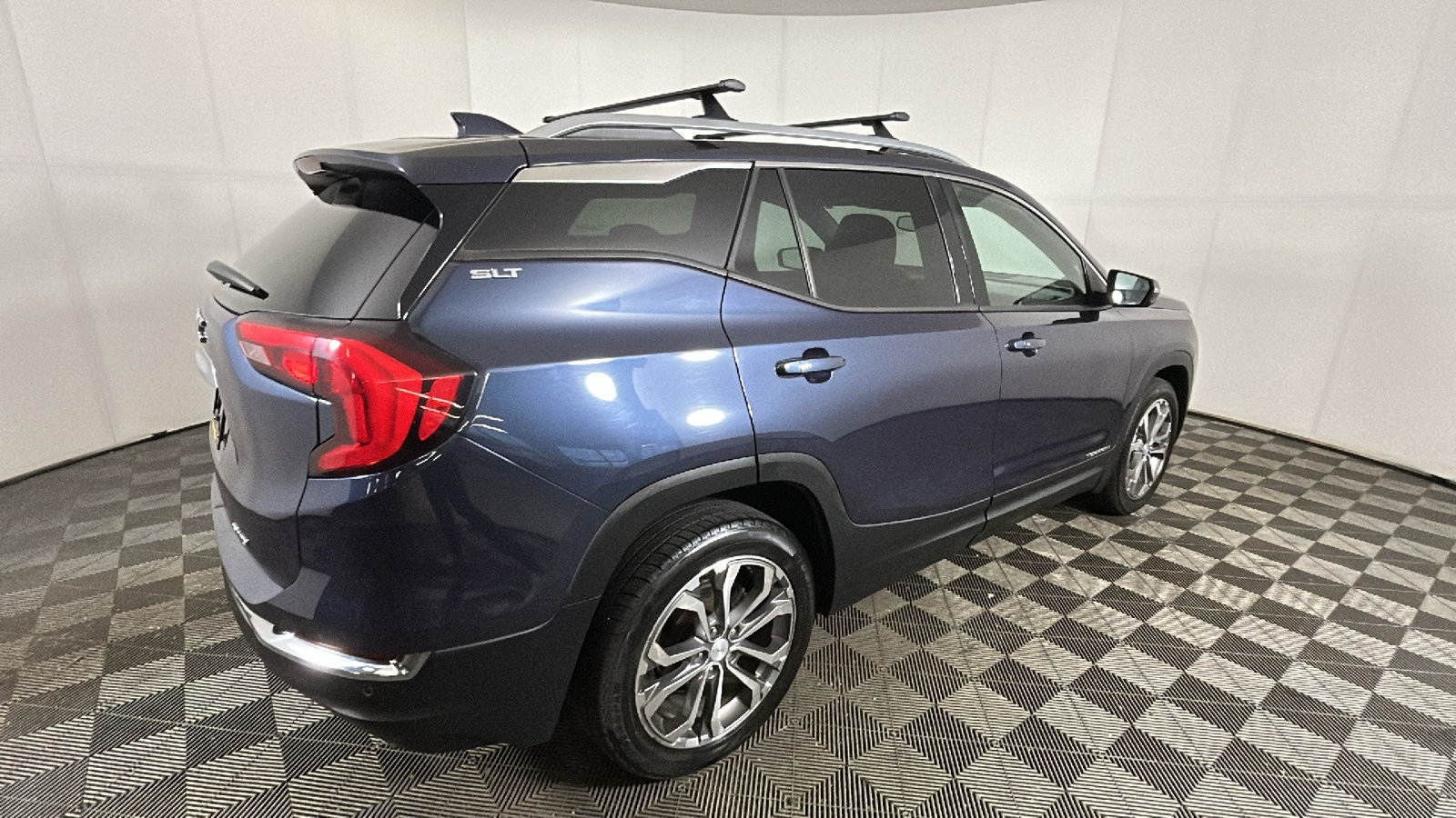 Used 2018 GMC Terrain SLT w/ Preferred Package AWD/4WD image 3