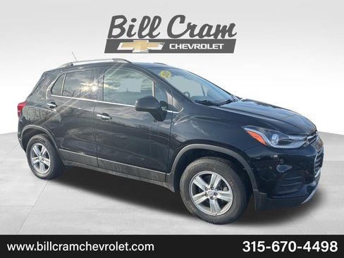 Used 2017 Chevrolet Trax LT w/ LT Convenience Package image 1